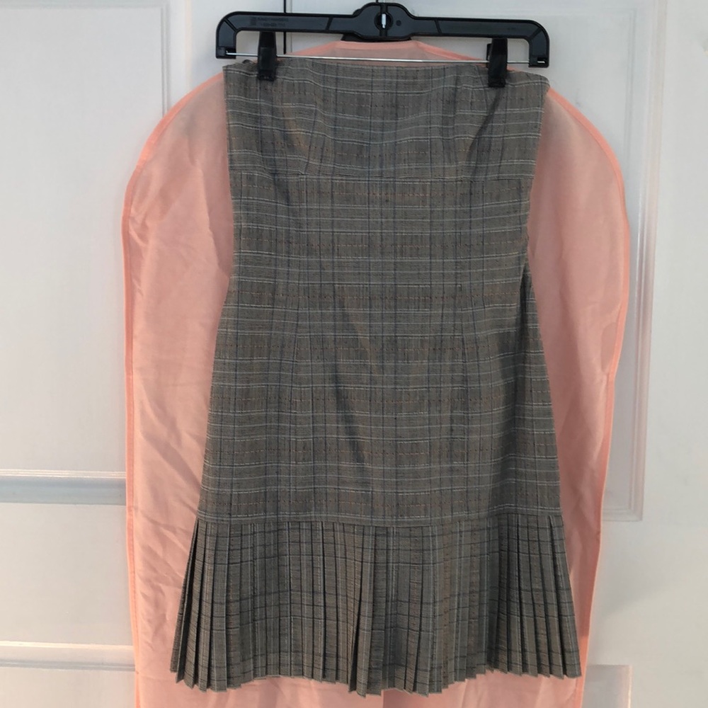 Elie Tahari Pleated bottom; Strapless Dress-Size 2